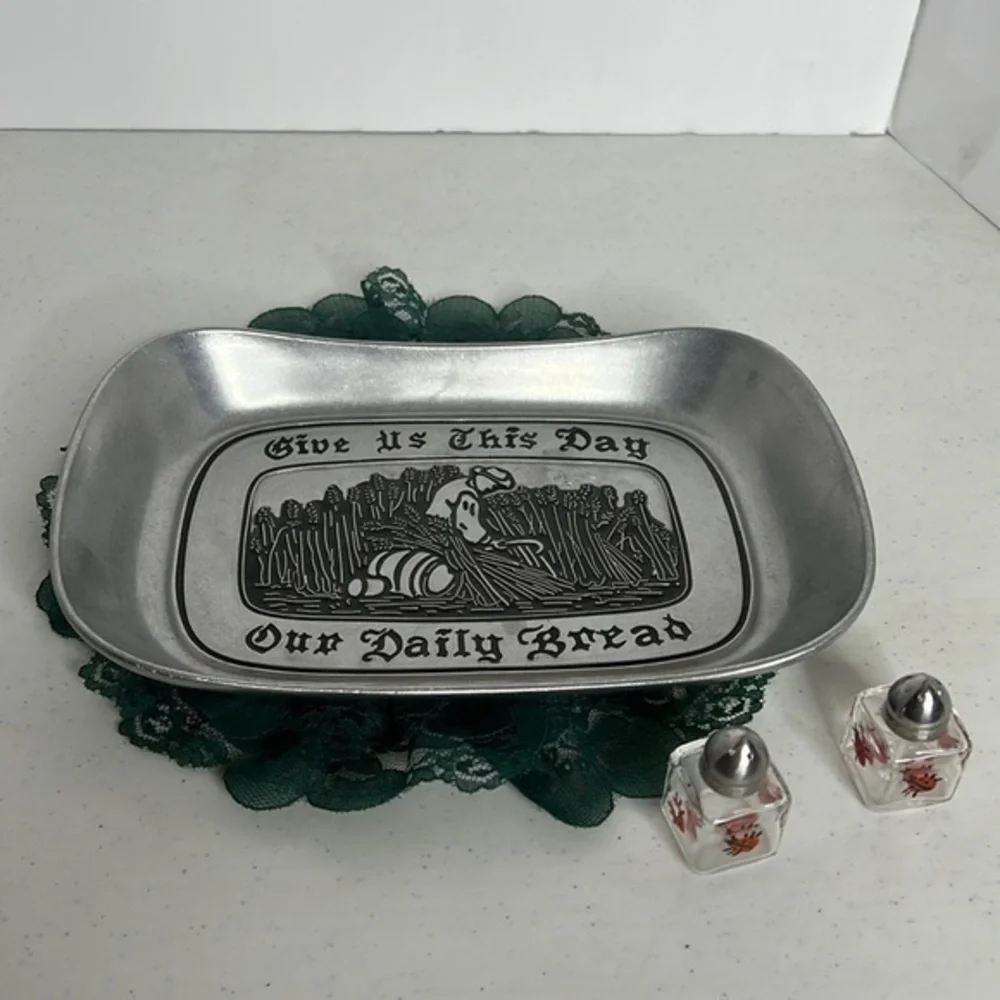 WILTONARMETALE, LARGE BREAD TRAY